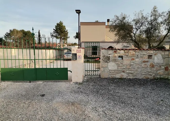 Olive Garden 2 Apartamento Peroj