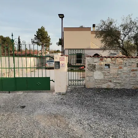 Olive Garden 2 Апартаменты Перой