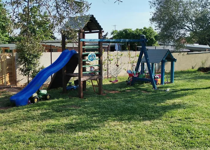 Lägenhet Olive Garden 2 Peroj